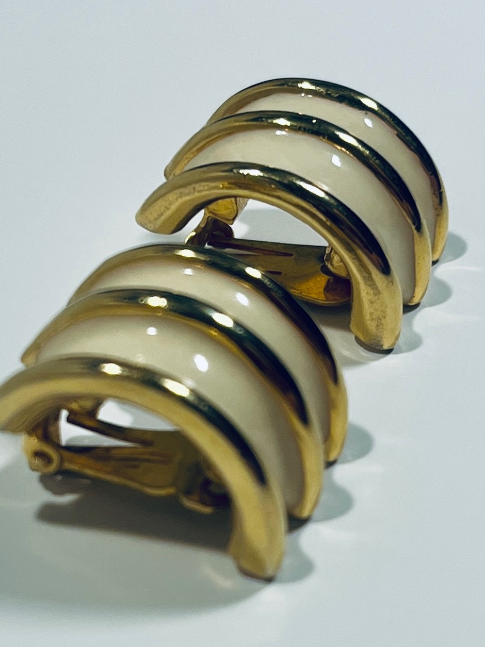 Donald Stannard Signed VTG Cream Enamel & Gold-Tone Half-Hoop Clip-On Earrings